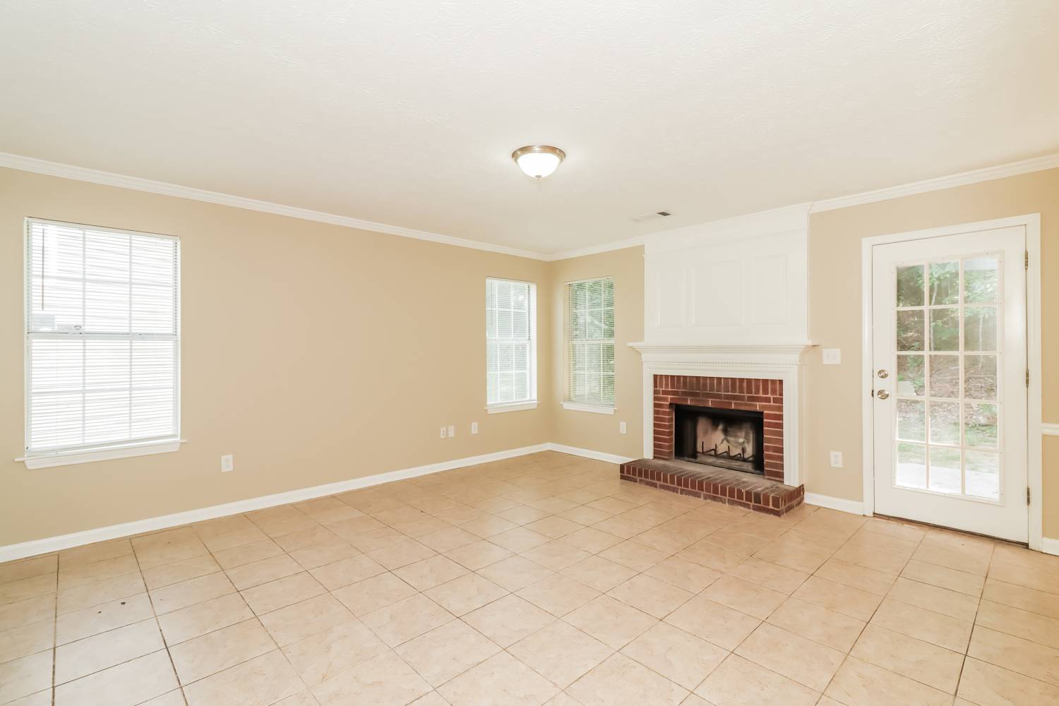690 Coventry Township Ln photo 4