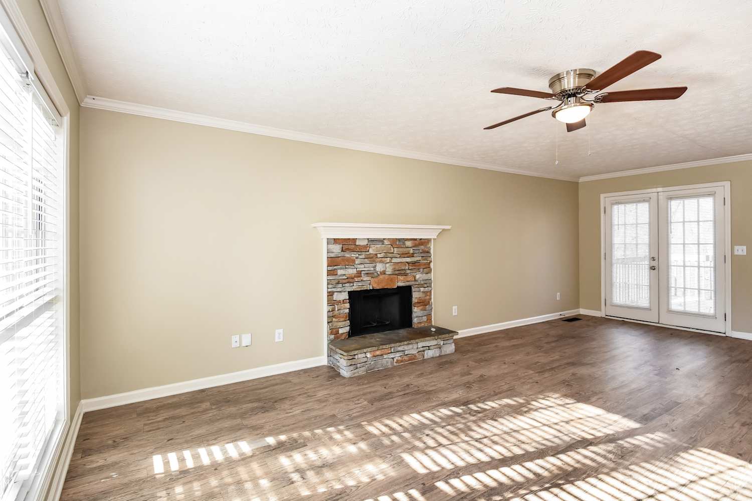 615 Simon Ive Dr photo 5
