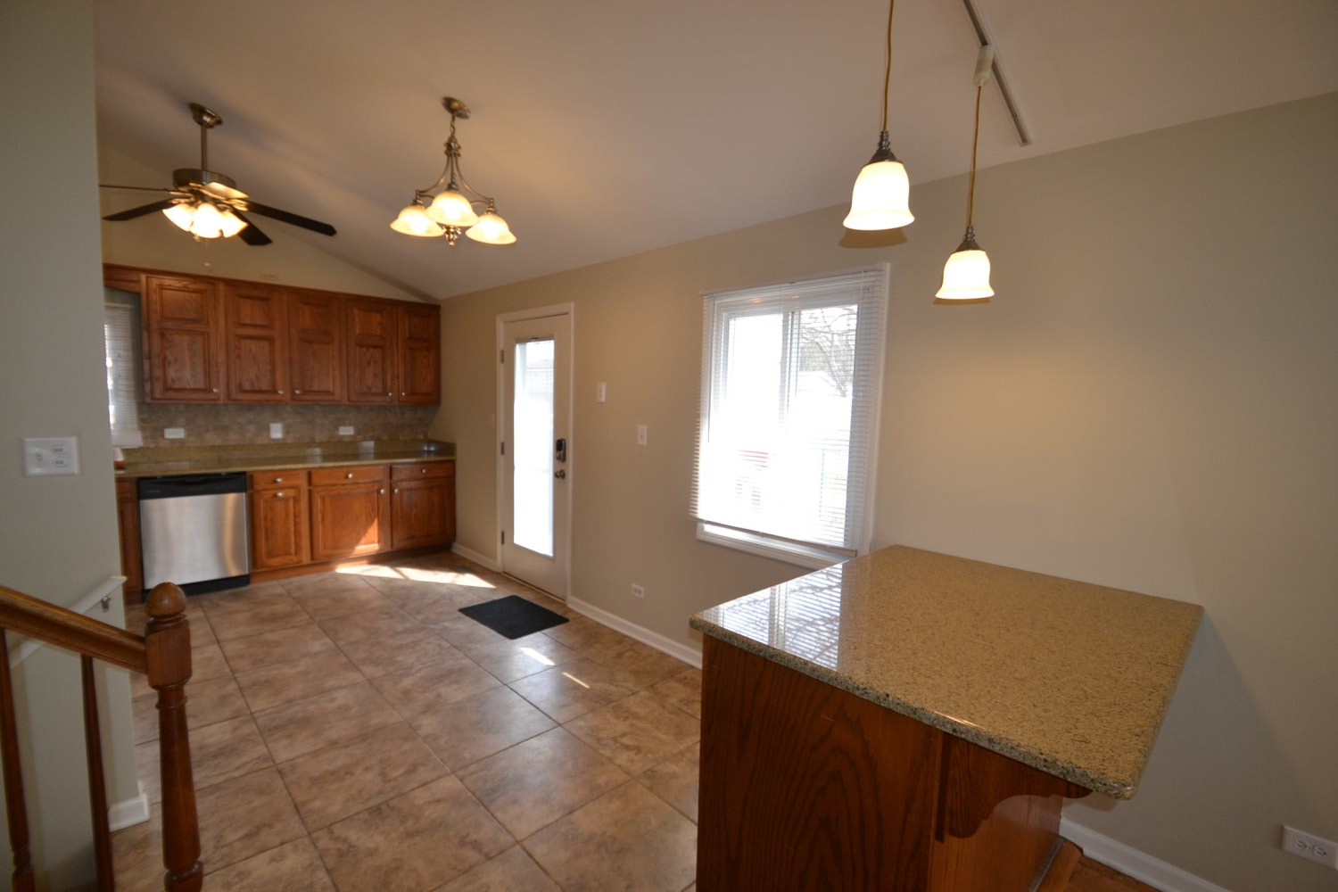 611 N Bierman Ave photo 3