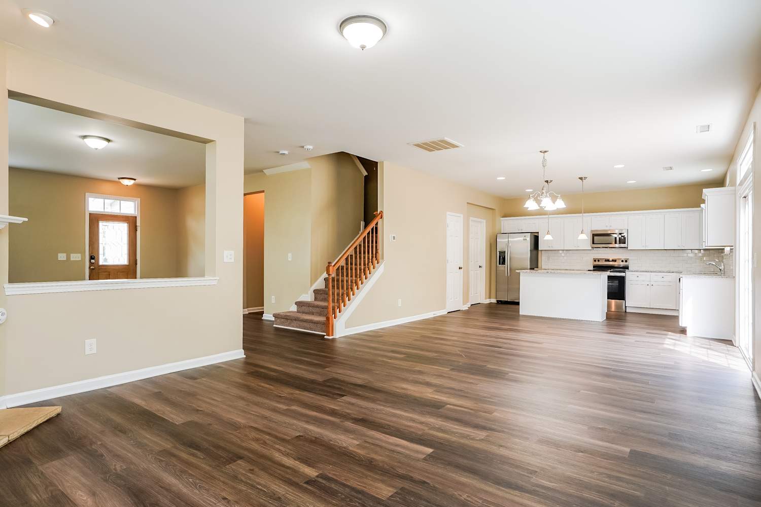 621 Ashburn Ln photo 5