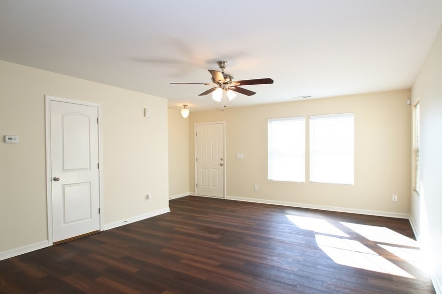 1084 Joselynn Dr photo 3