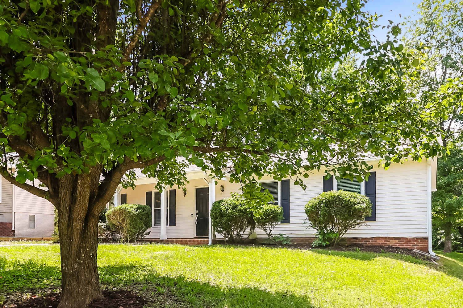5937 Loch Arbor Ln photo 3