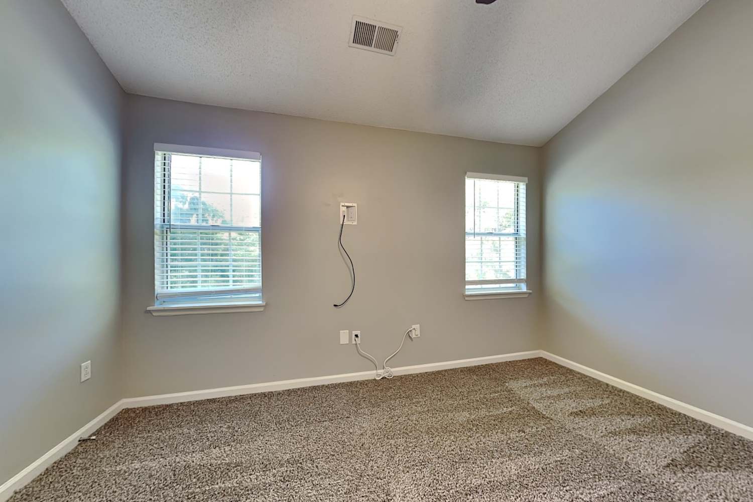 11908 Harris Pointe Dr photo 4