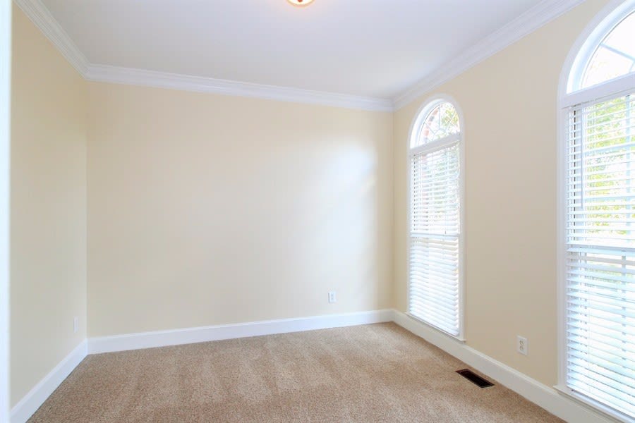 425 Hunters Point Dr photo 3
