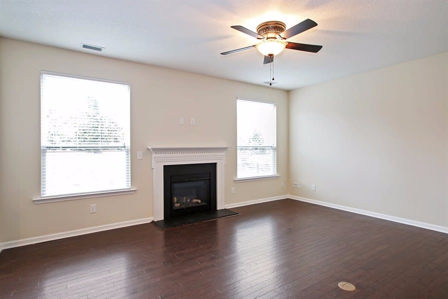 1004 Baybrook Dr photo 4