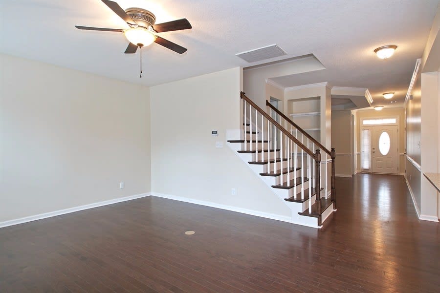 1004 Baybrook Dr photo 3