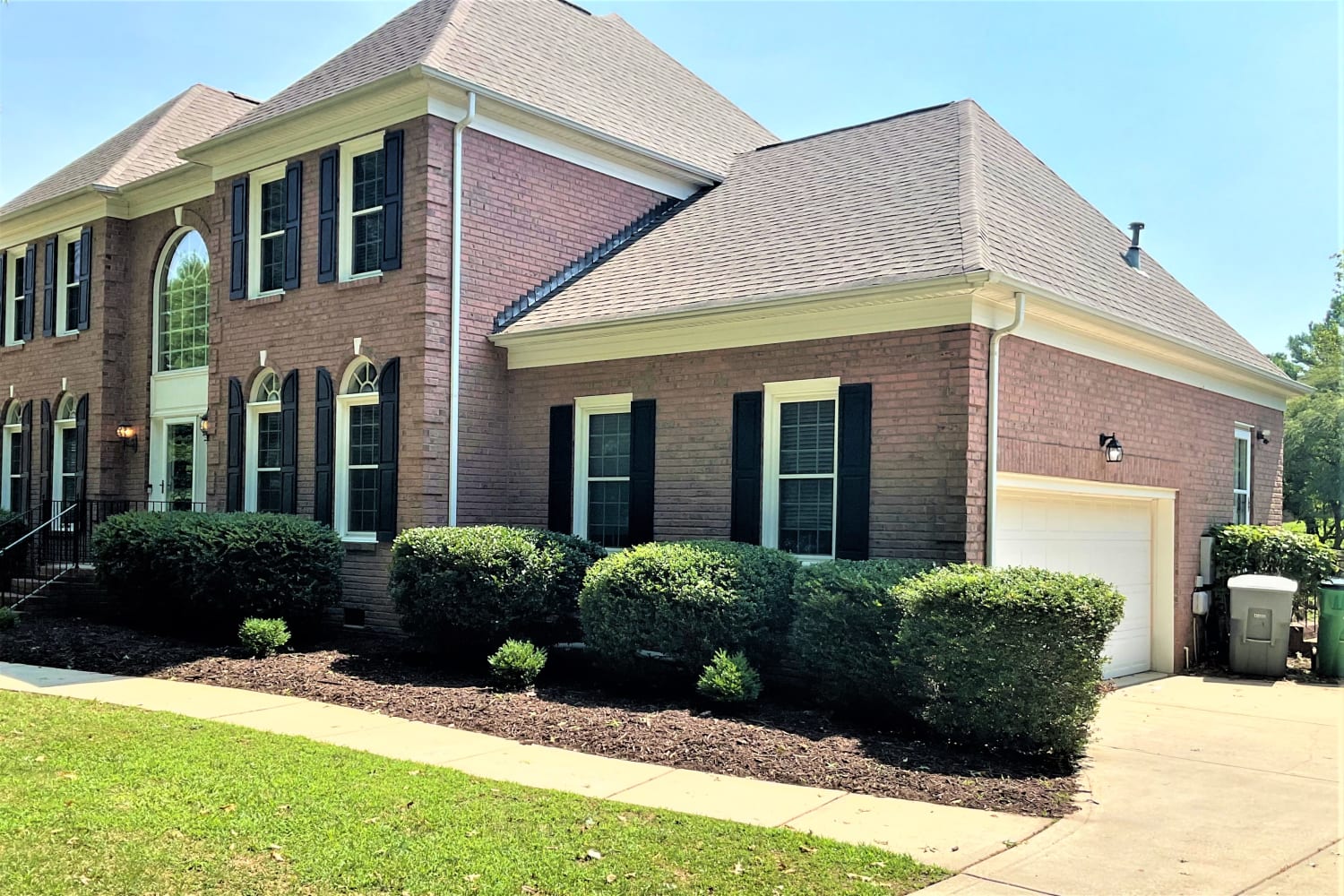 5633 Legacy Cir photo 2