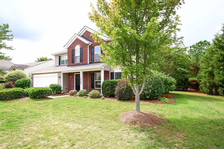 1002 Bridleside Dr photo 2