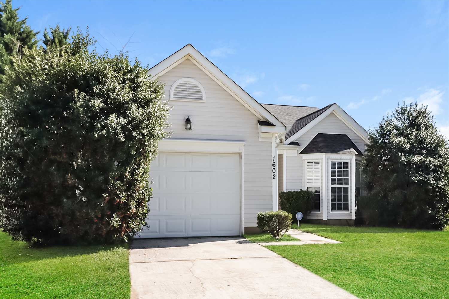 1602 Oakdale Green Dr photo 3