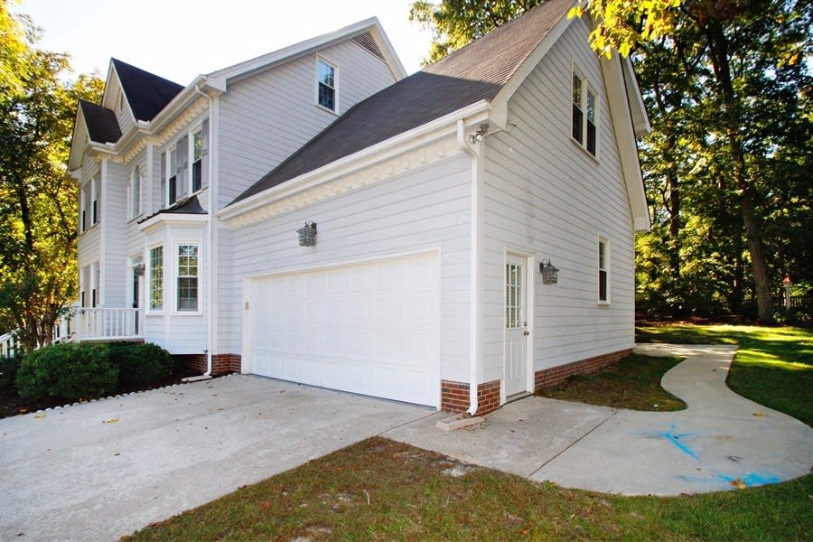 1209 Riverbirch Dr photo 2
