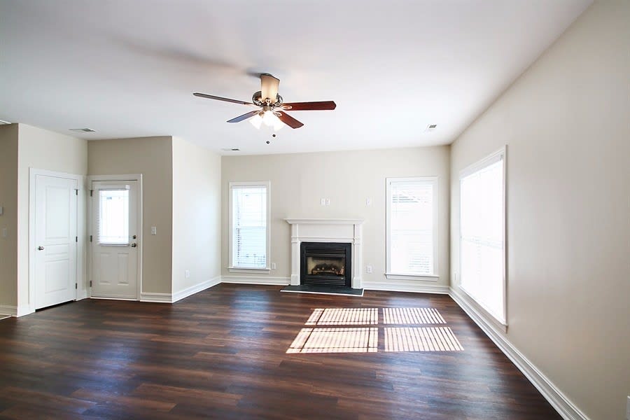 20229 Colony Point Ln photo 4