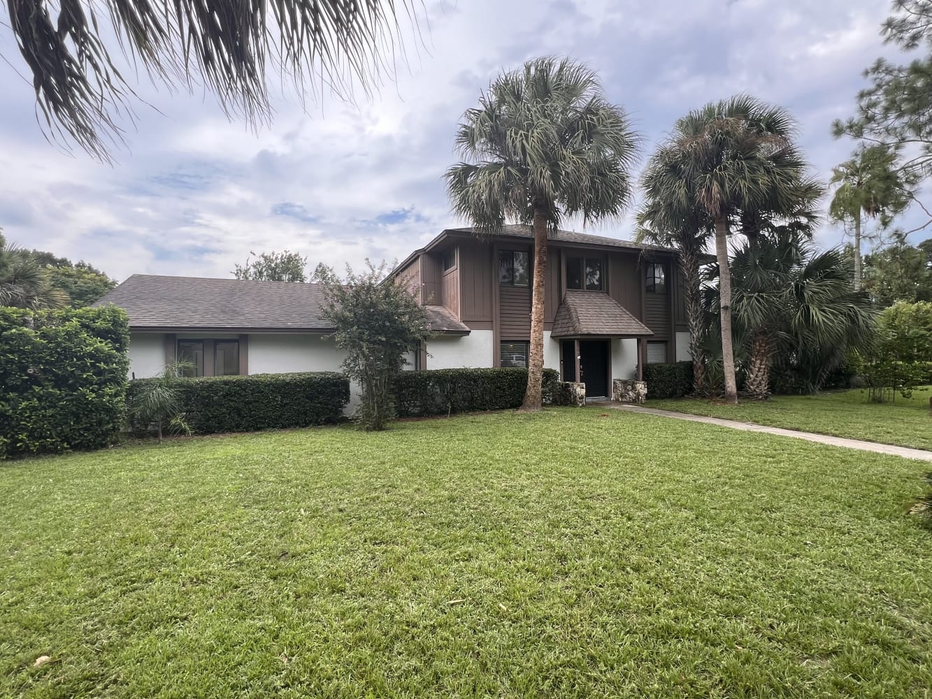 603 Riverbend Blvd photo 2