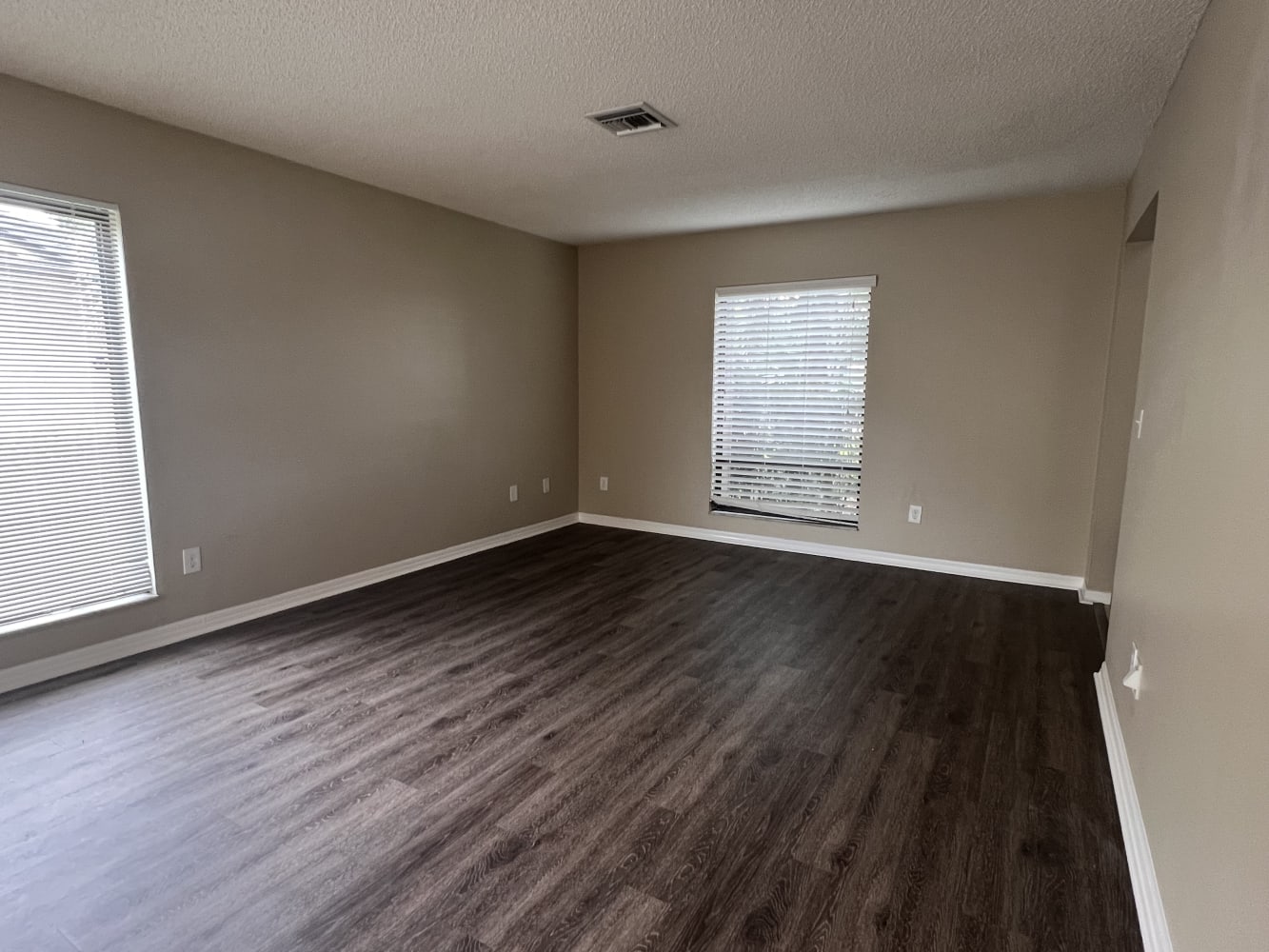 603 Riverbend Blvd photo 3