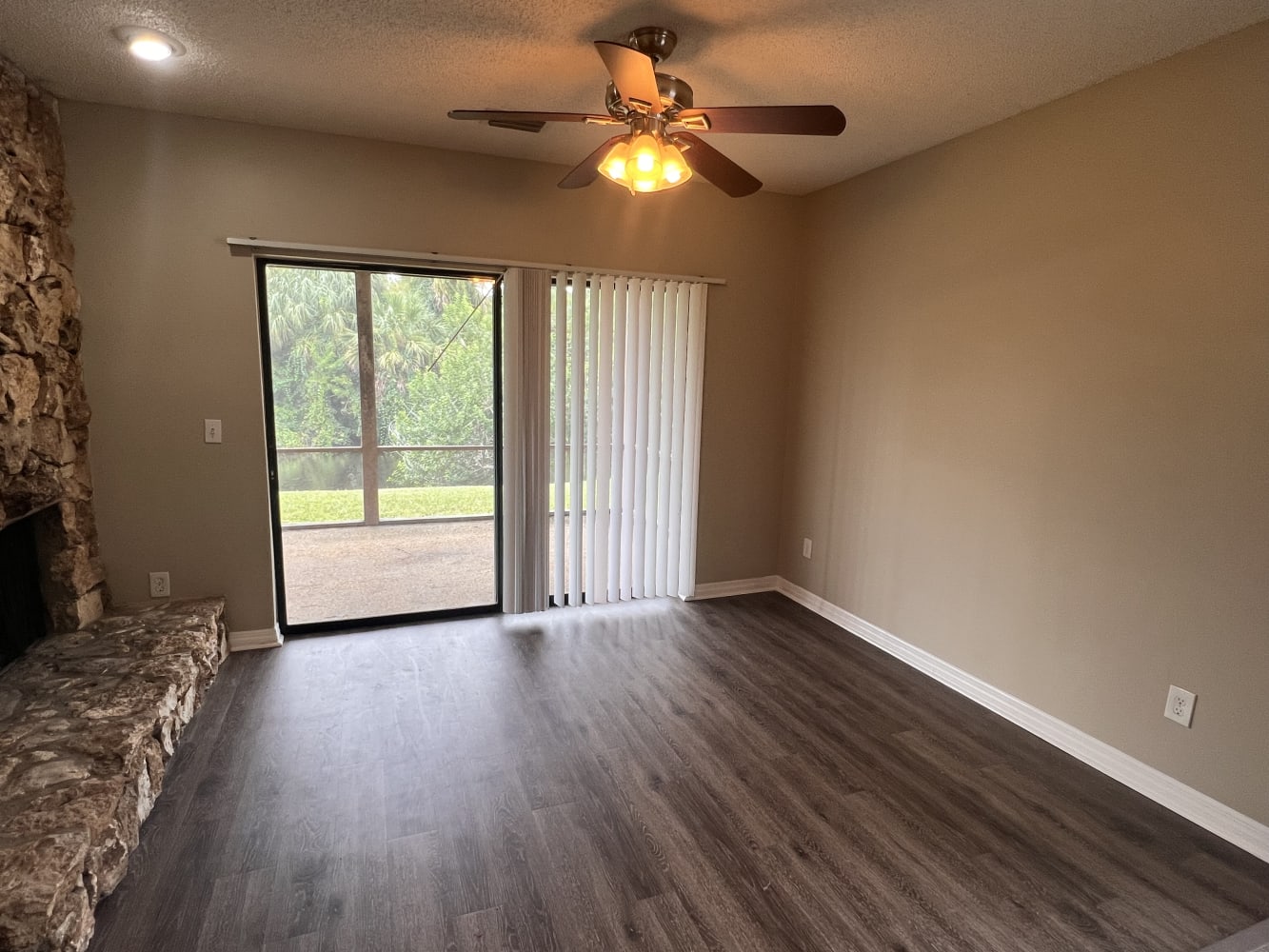 603 Riverbend Blvd photo 4