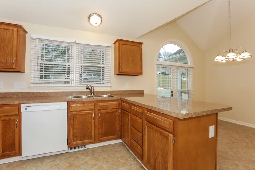 200 Edgewater Dr NW photo 5
