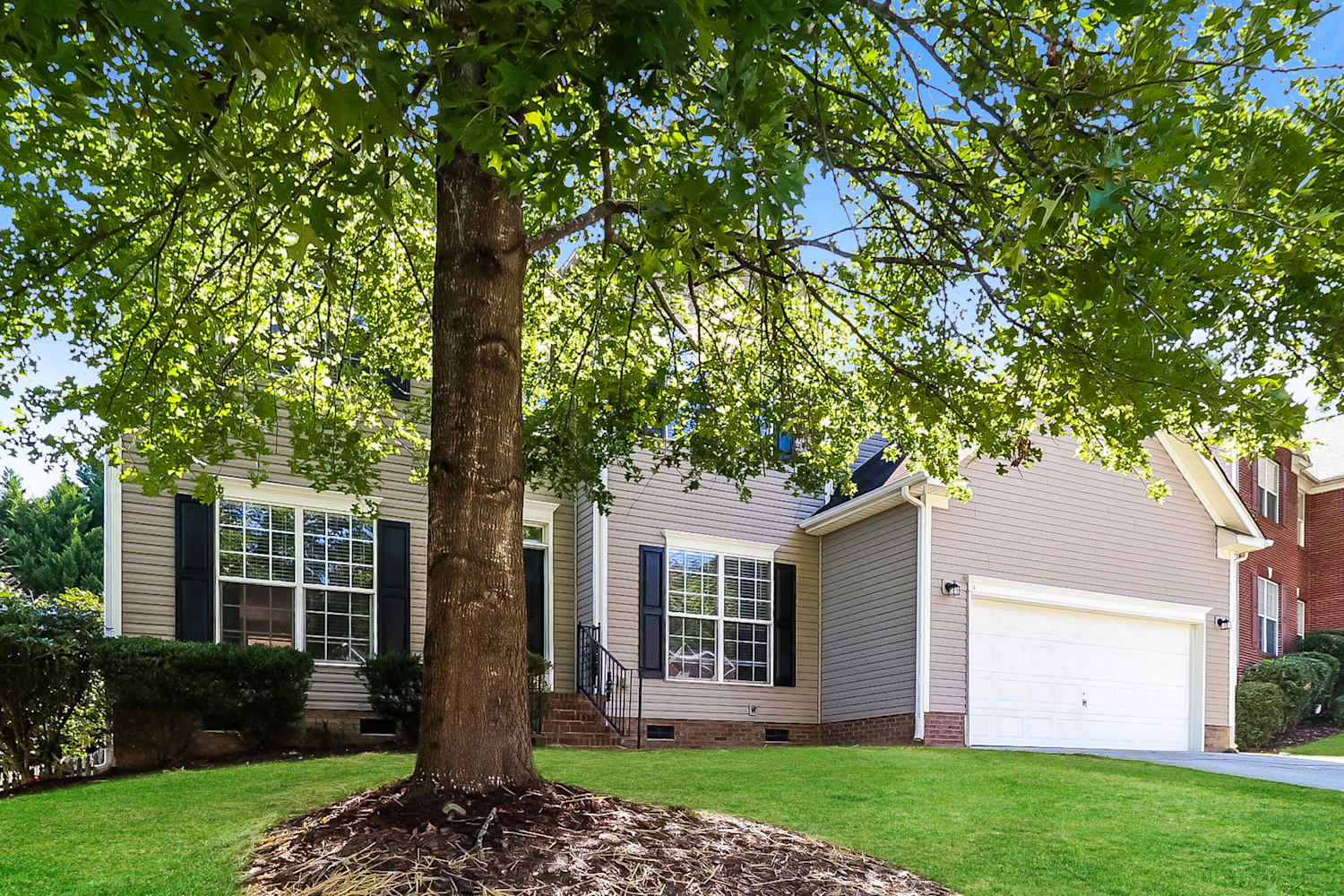 2201 Baggins Ln photo 4