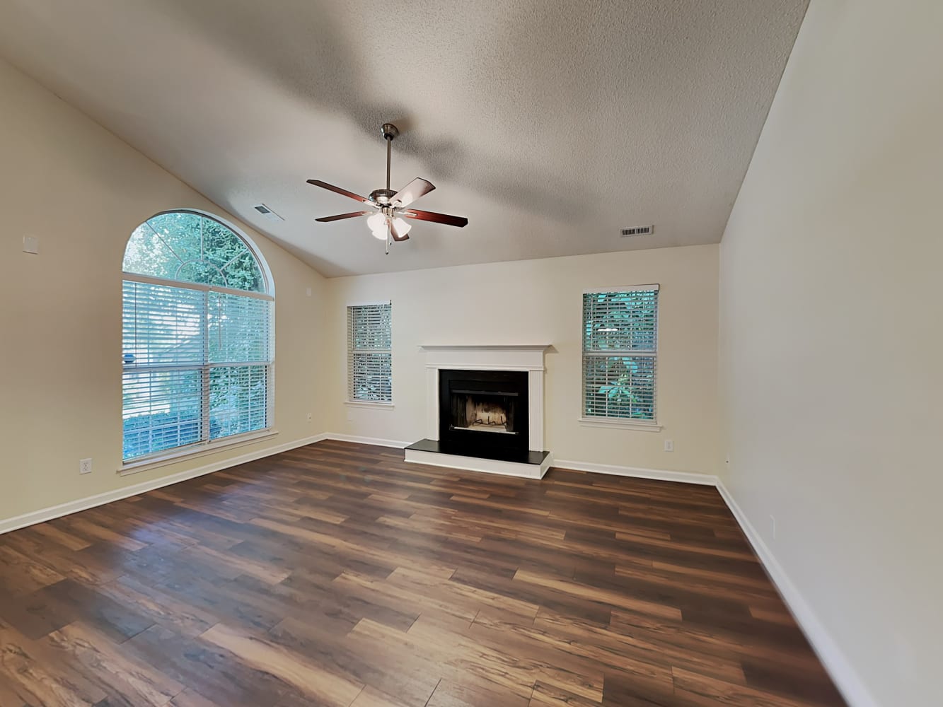 7805 Royce Hall Ln photo 4