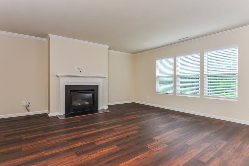 251 Chadford Pl photo 2