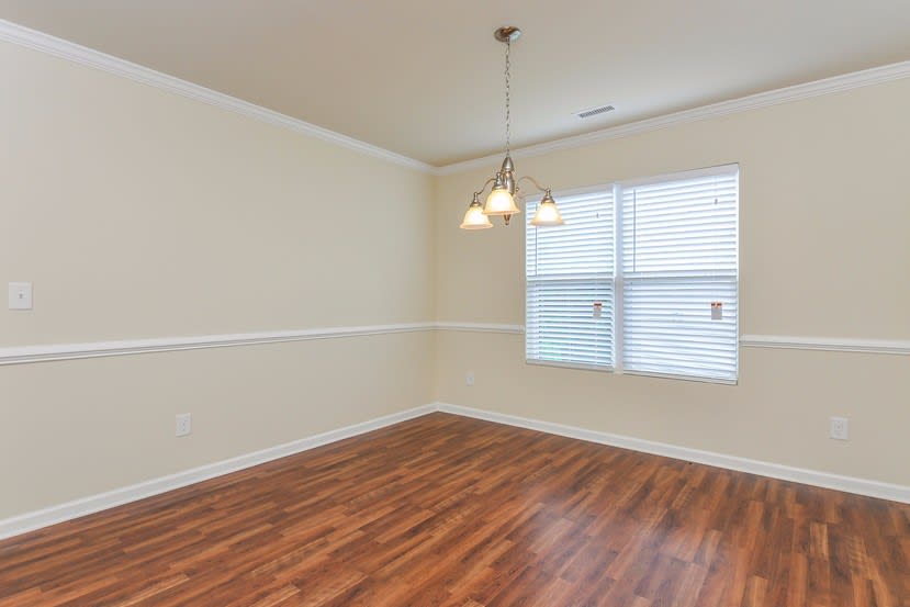 251 Chadford Pl photo 3