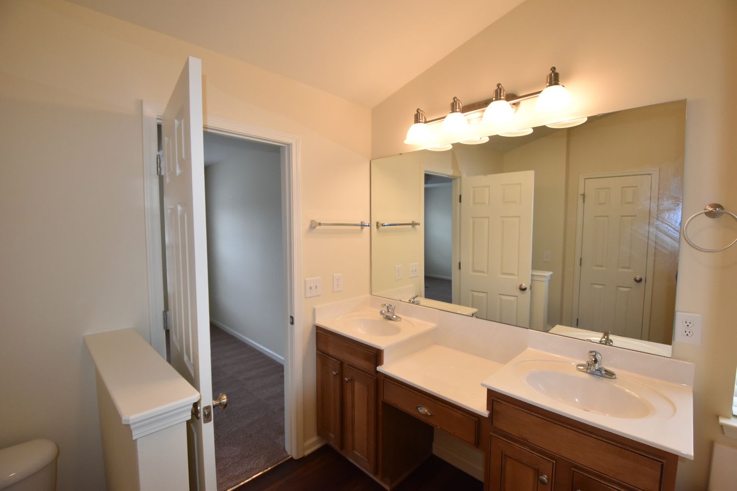 532 Knothole Ln photo 4