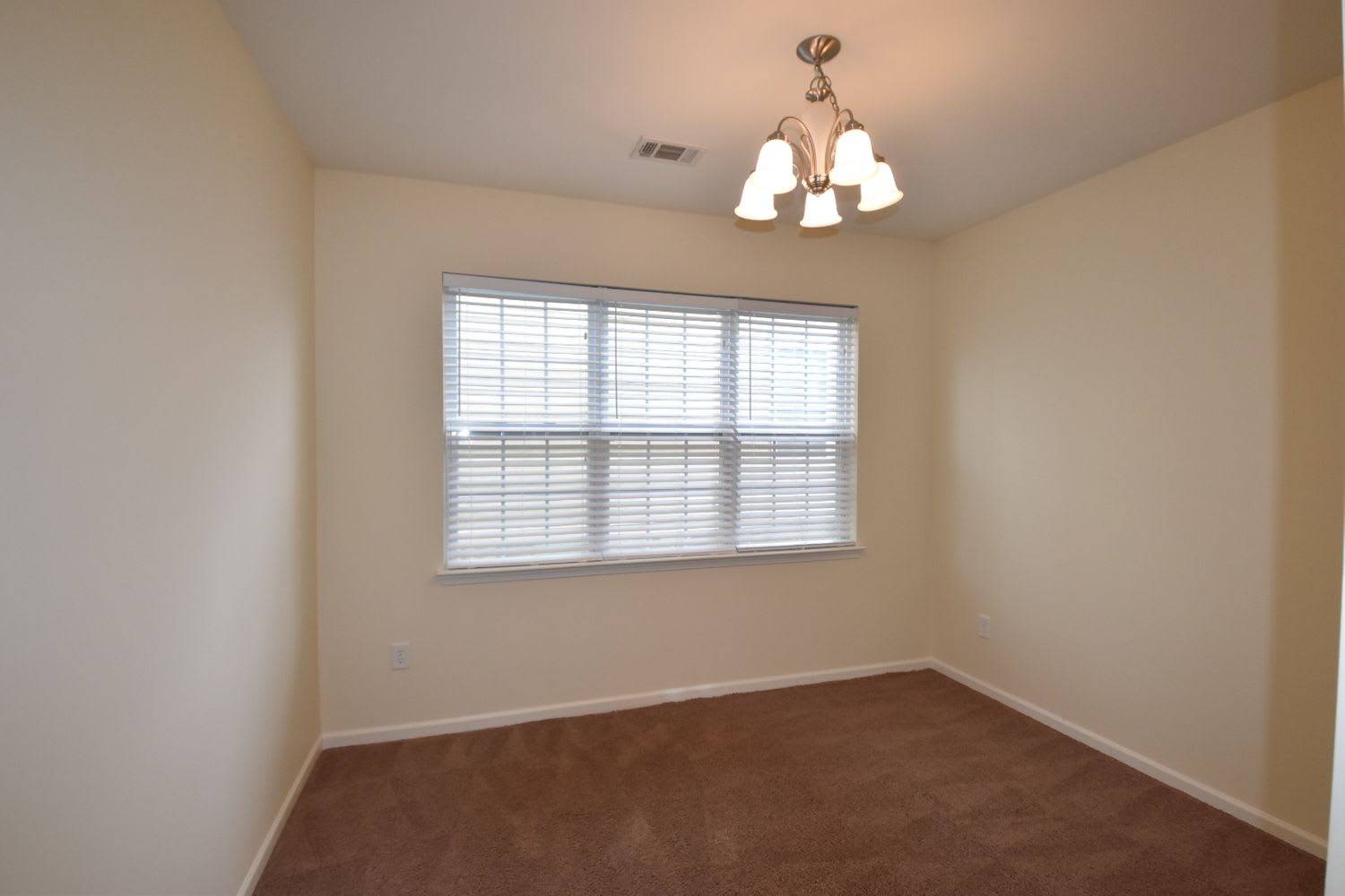 532 Knothole Ln photo 3