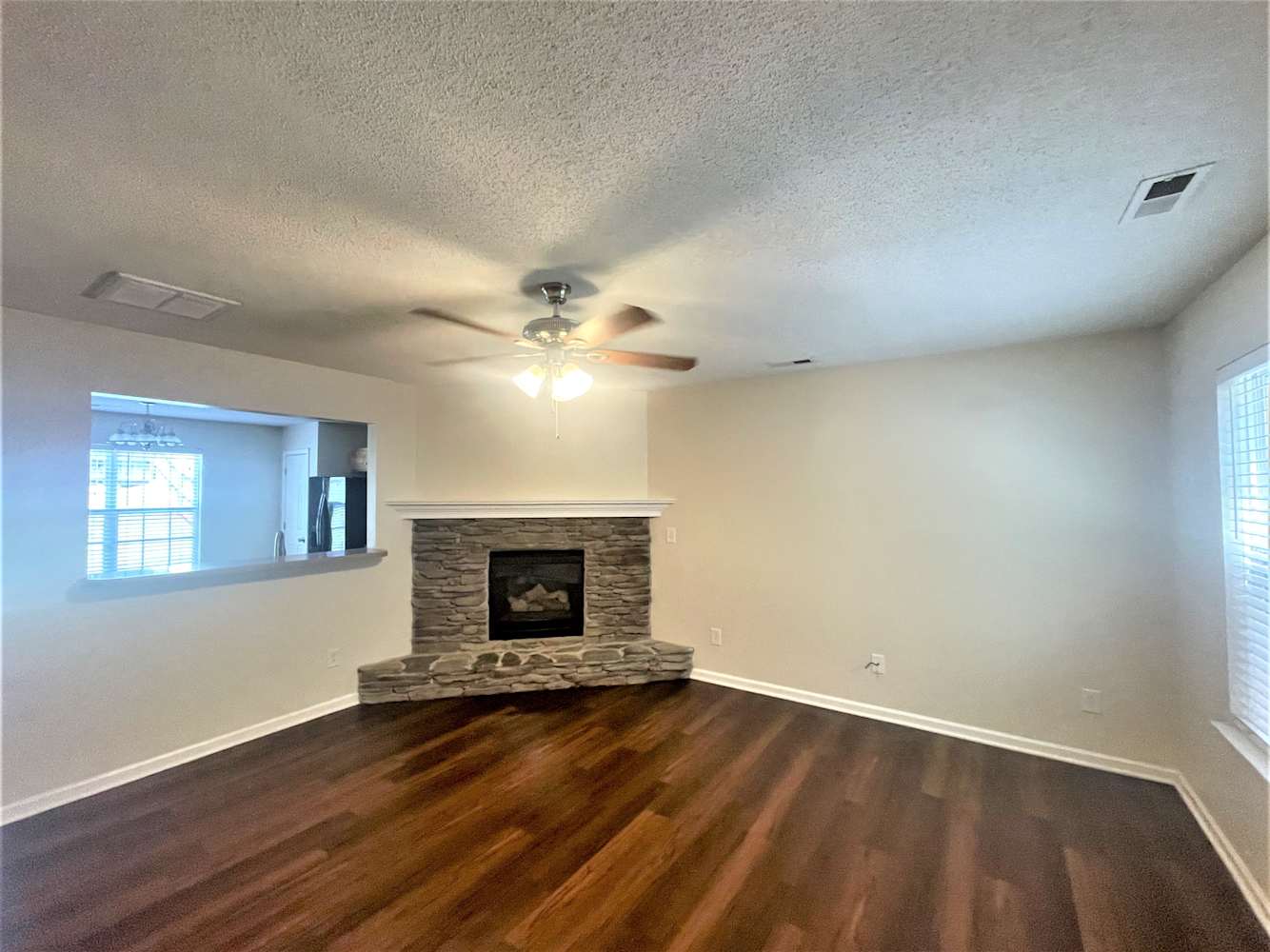942 Ramsgate Dr SW photo 3