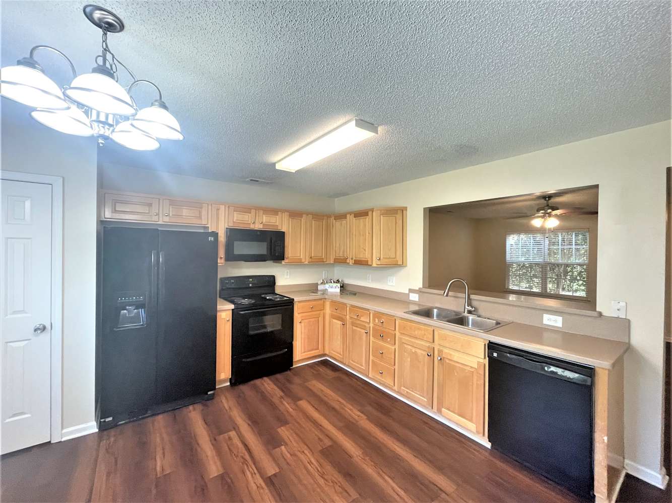 942 Ramsgate Dr SW photo 5