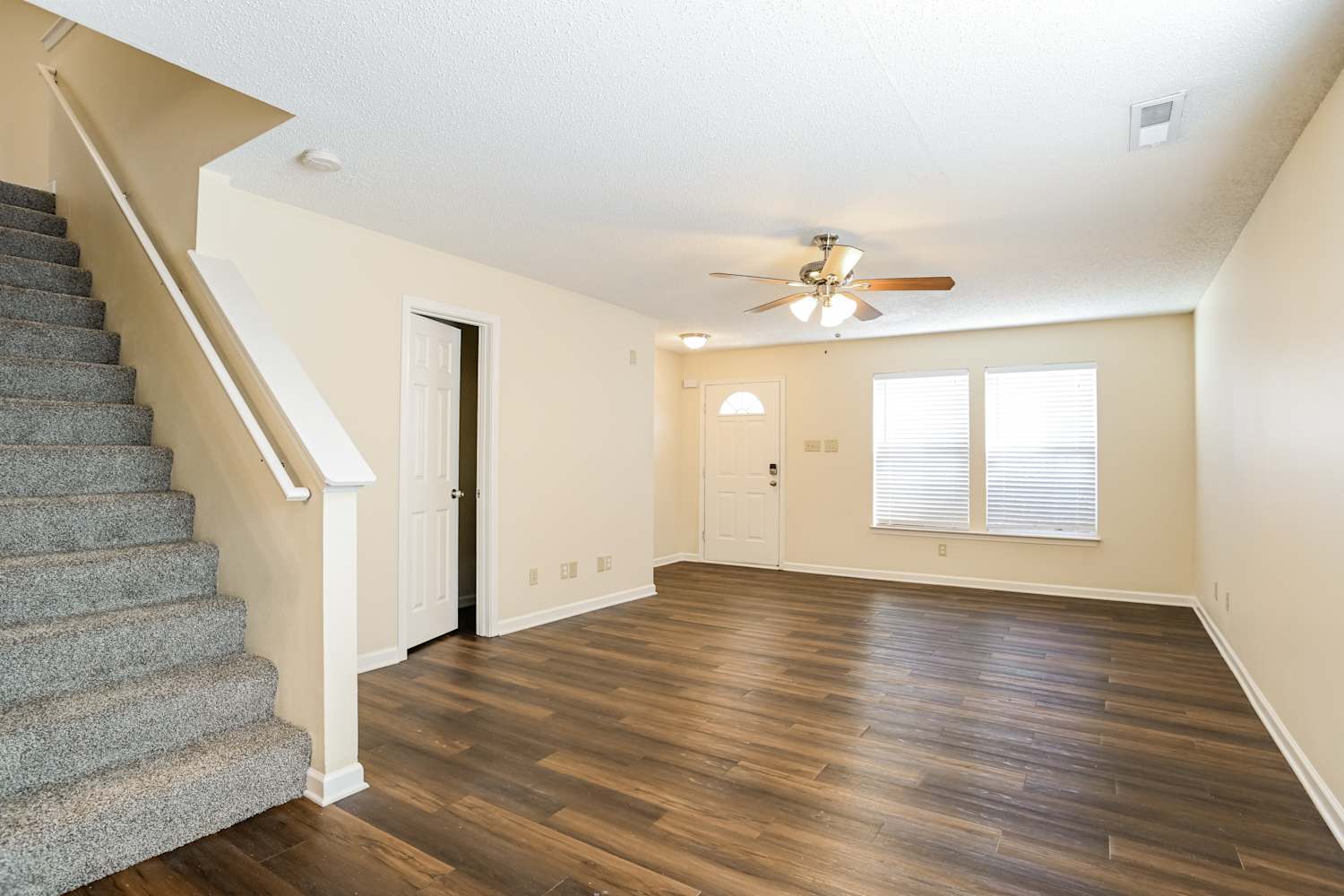 1905 Dunsmore Ln photo 3