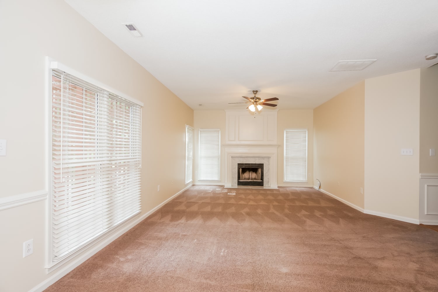 8728 Oakham St photo 2