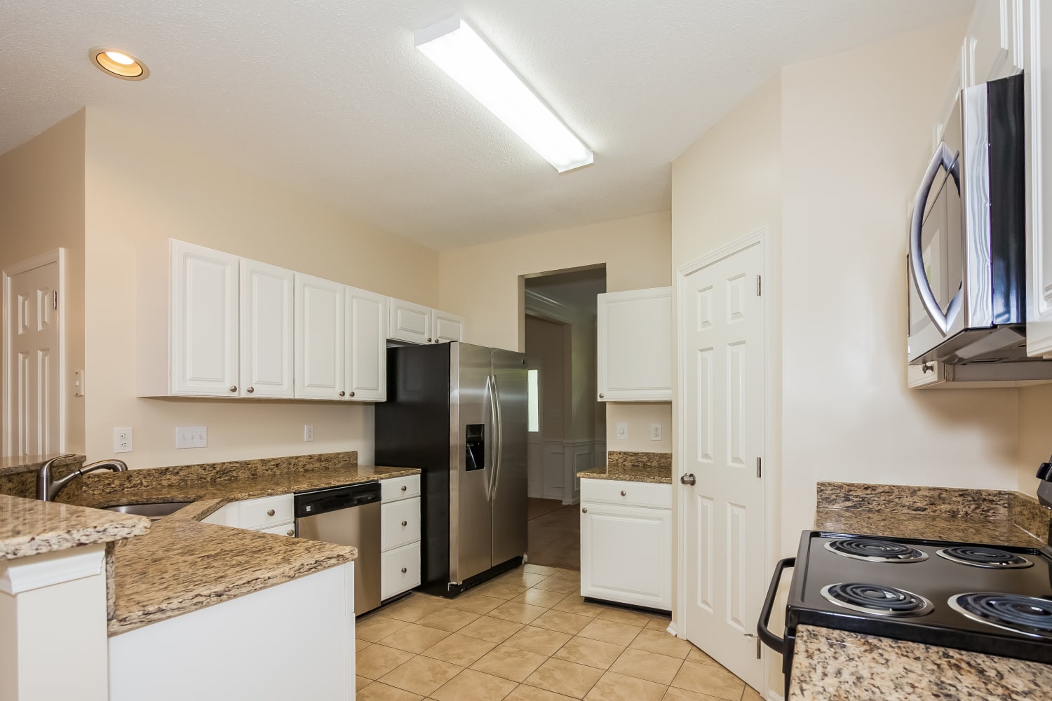 8728 Oakham St photo 4