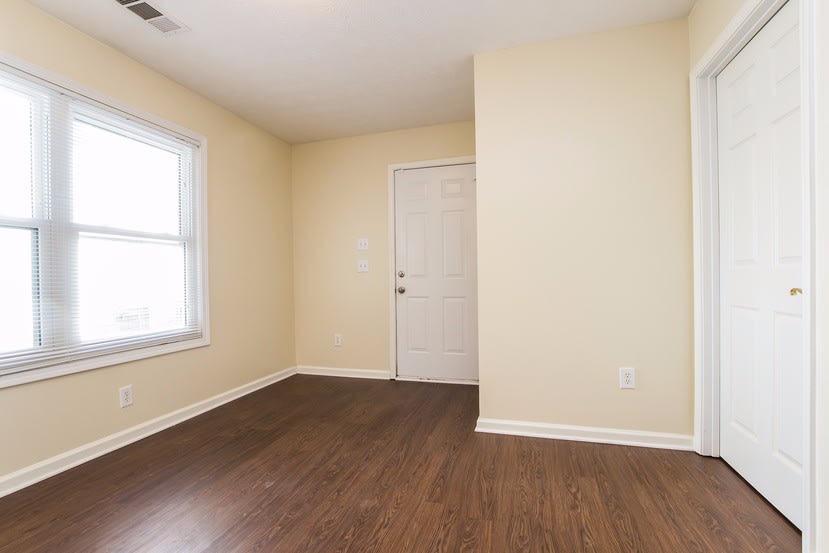 855 Simon Ive Dr photo 5