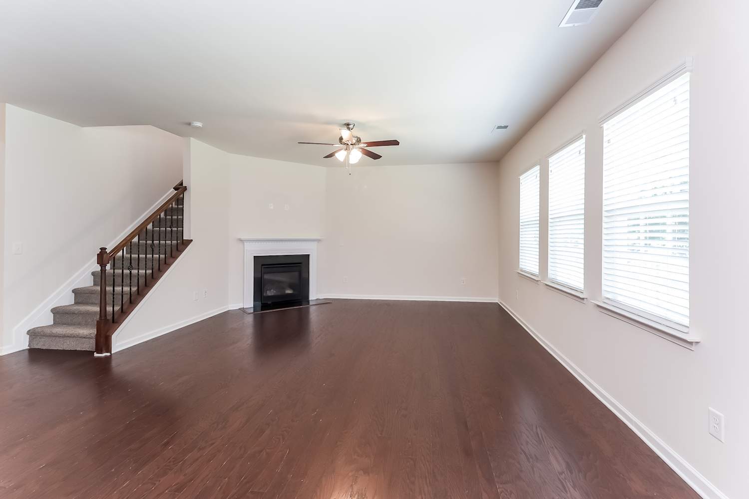 141 Lassen Ln photo 5