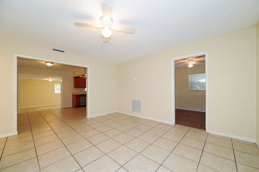 607 Briarcliff Dr photo 3