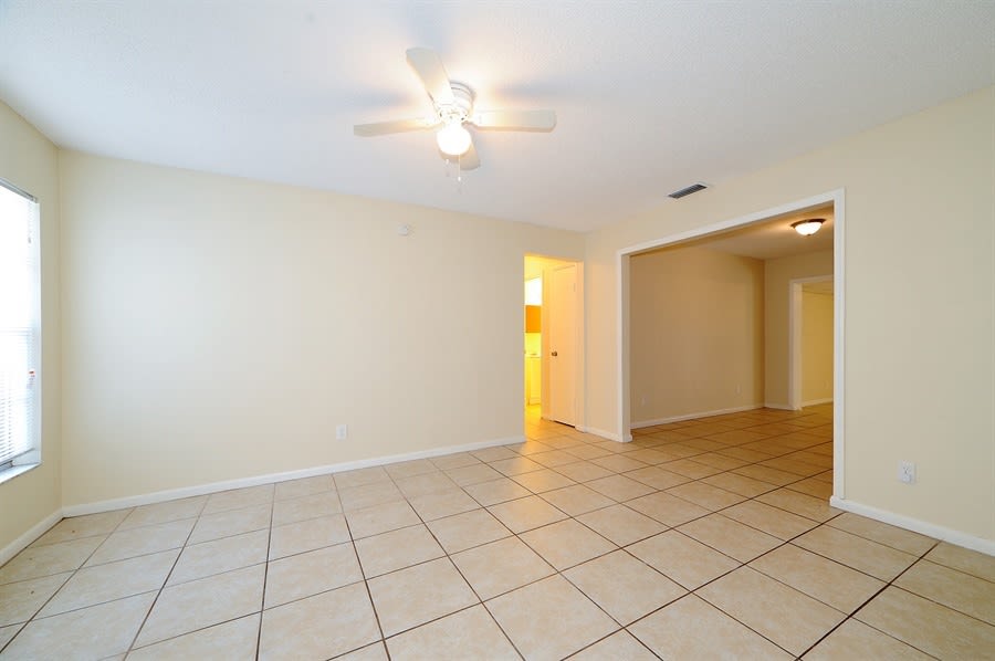 607 Briarcliff Dr photo 2