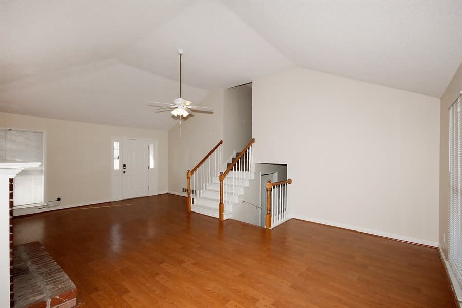 608 Caliber Ct photo 2