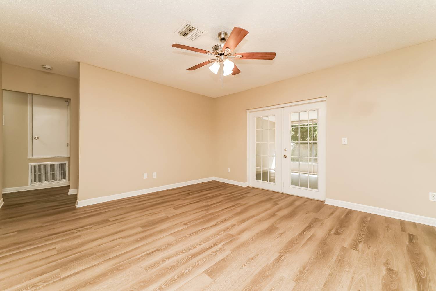 608 Valley Hill Dr photo 4