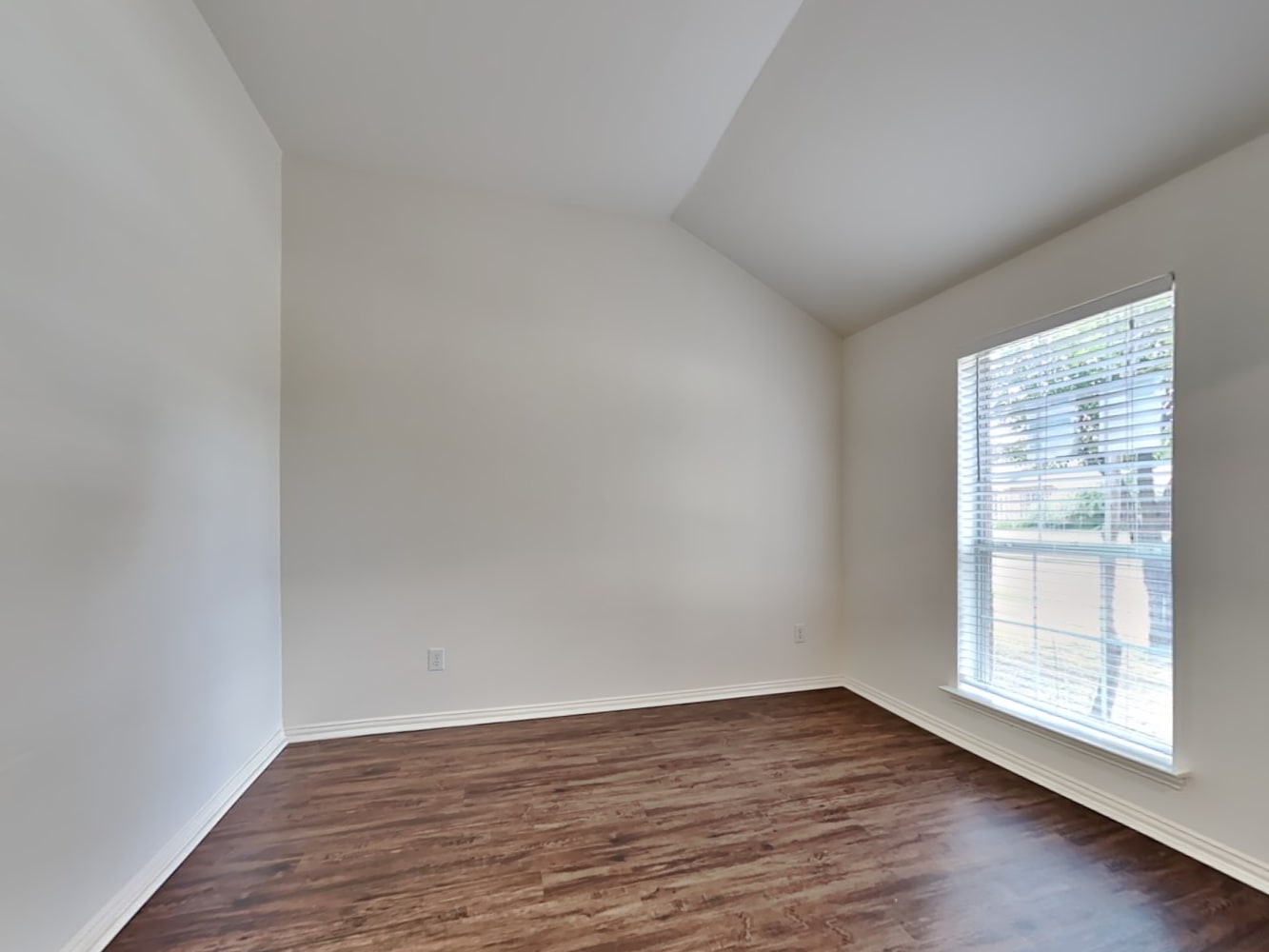 8010 Munich Dr photo 3