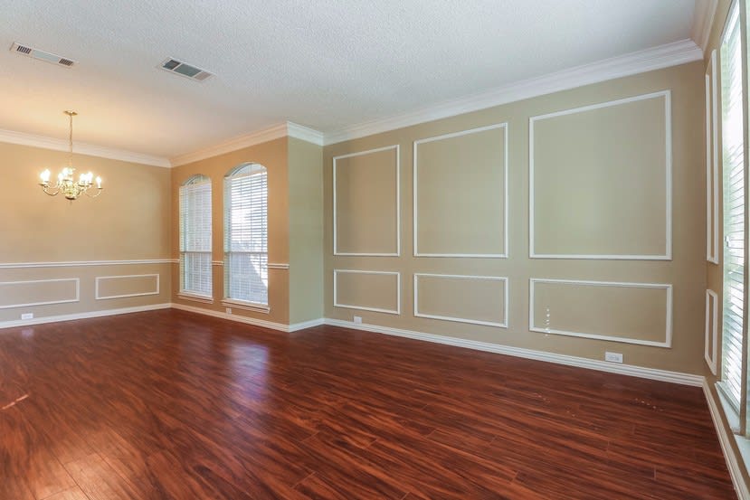 2711 Cobblestone Dr photo 3