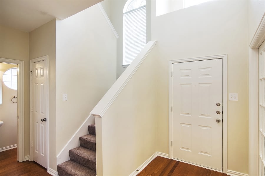 1312 W Branch Hollow Dr photo 2