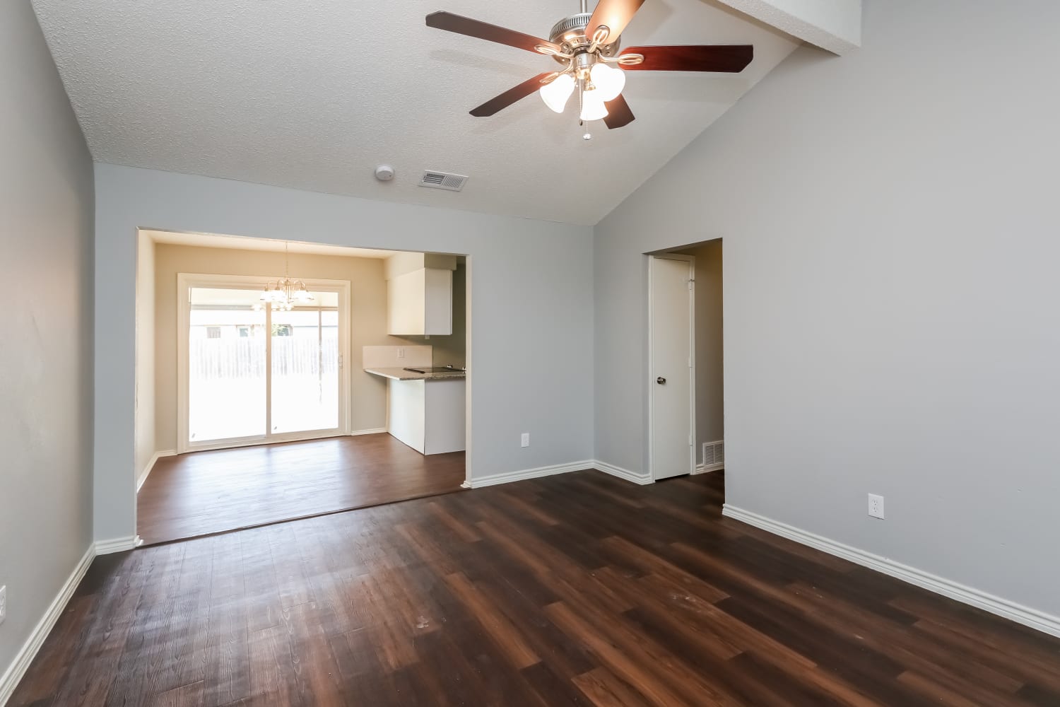 627 Plainview Dr photo 2