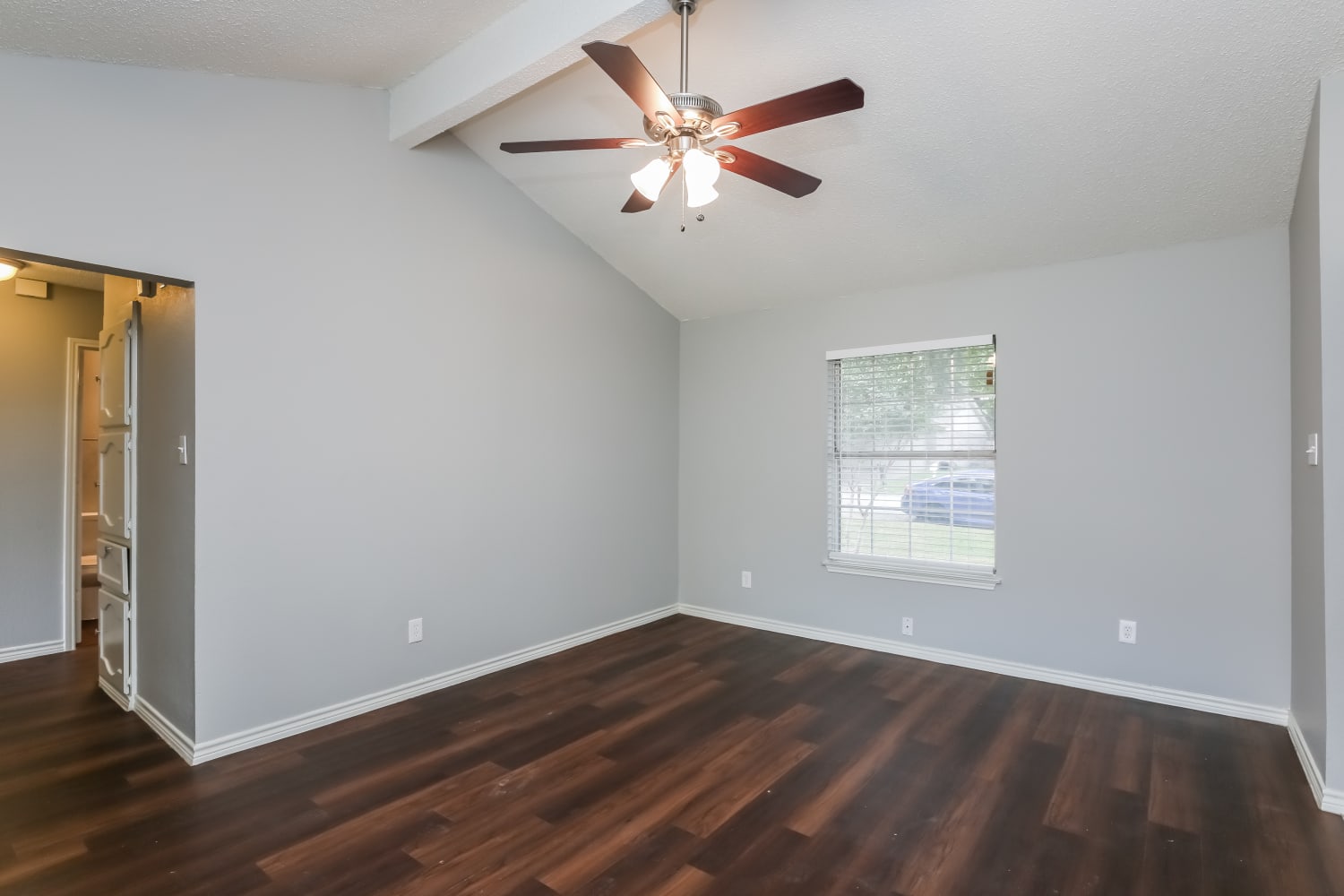 627 Plainview Dr photo 3