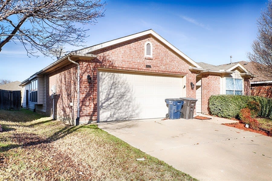 8337 Horseshoe Bend Dr photo 2