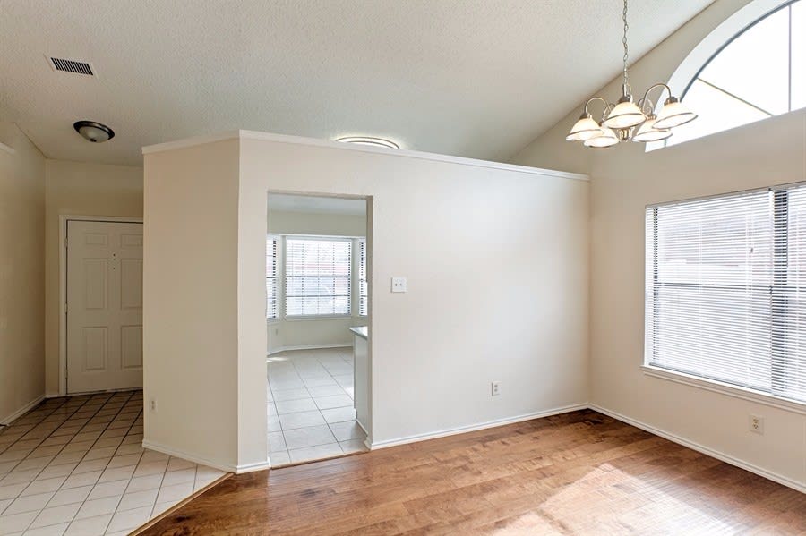 1504 Mountain Side Dr photo 2