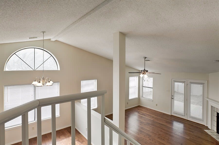 1504 Mountain Side Dr photo 4