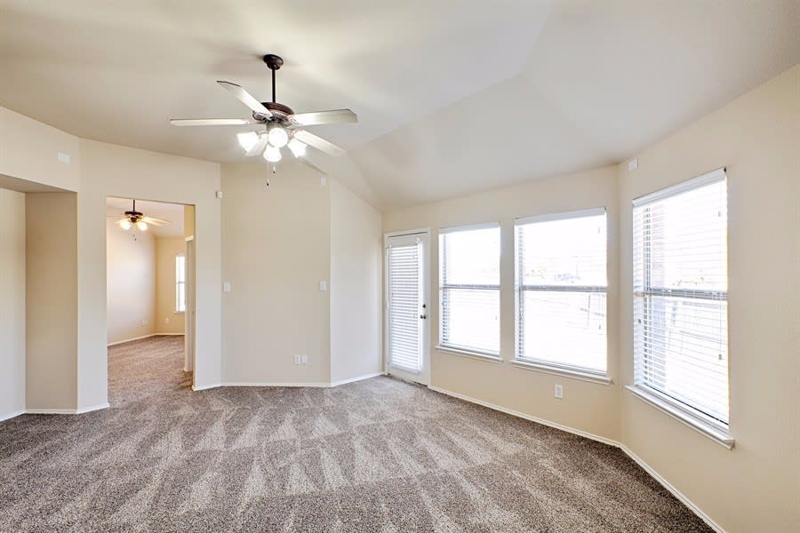 5000 Blackwood Dr photo 2
