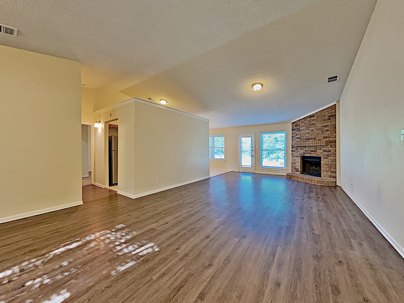 5345 Colonial Dr photo 3