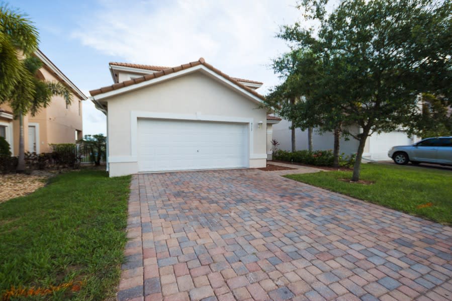 6117 Adriatic Way photo 2
