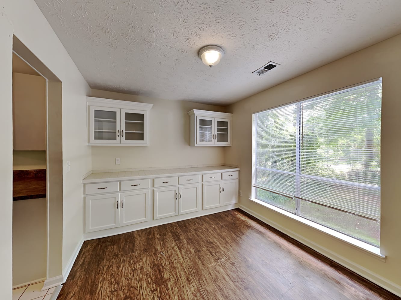 614 Oxford Hall Dr photo 5