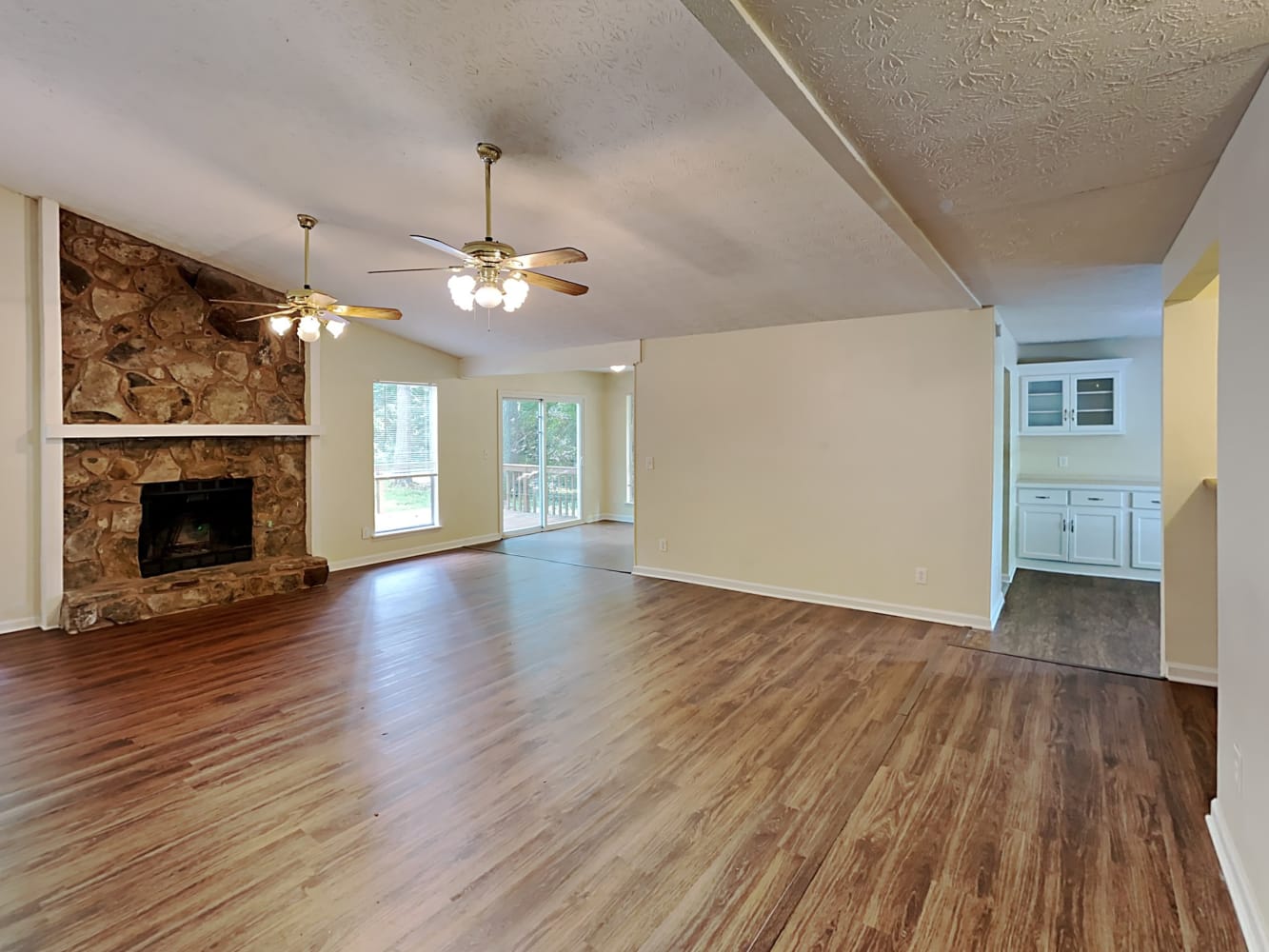 614 Oxford Hall Dr photo 4
