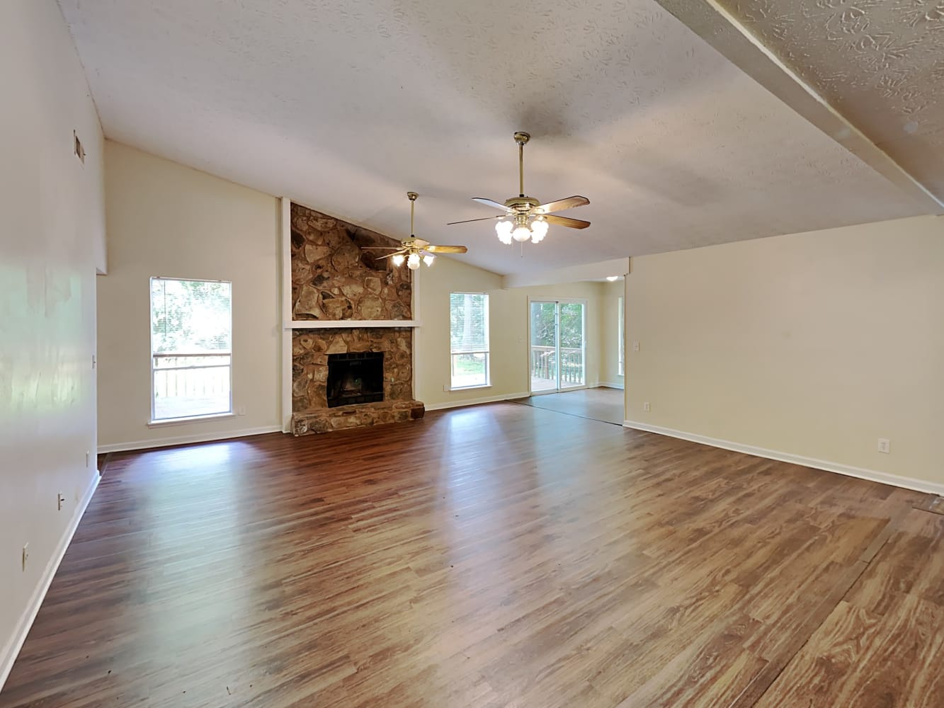 614 Oxford Hall Dr photo 3